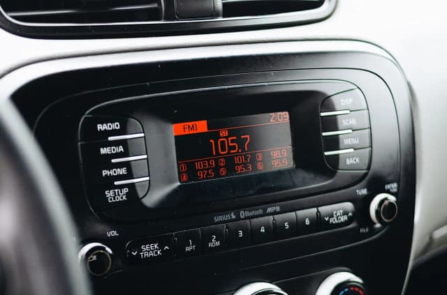 Na jakiej fali jest VOX FM? Sprawdź częstotliwości w Twoim mieście